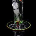 Rundfuß der Sonderbong FourTwenty mit Rasta-Rand und eingesetztem Chillum